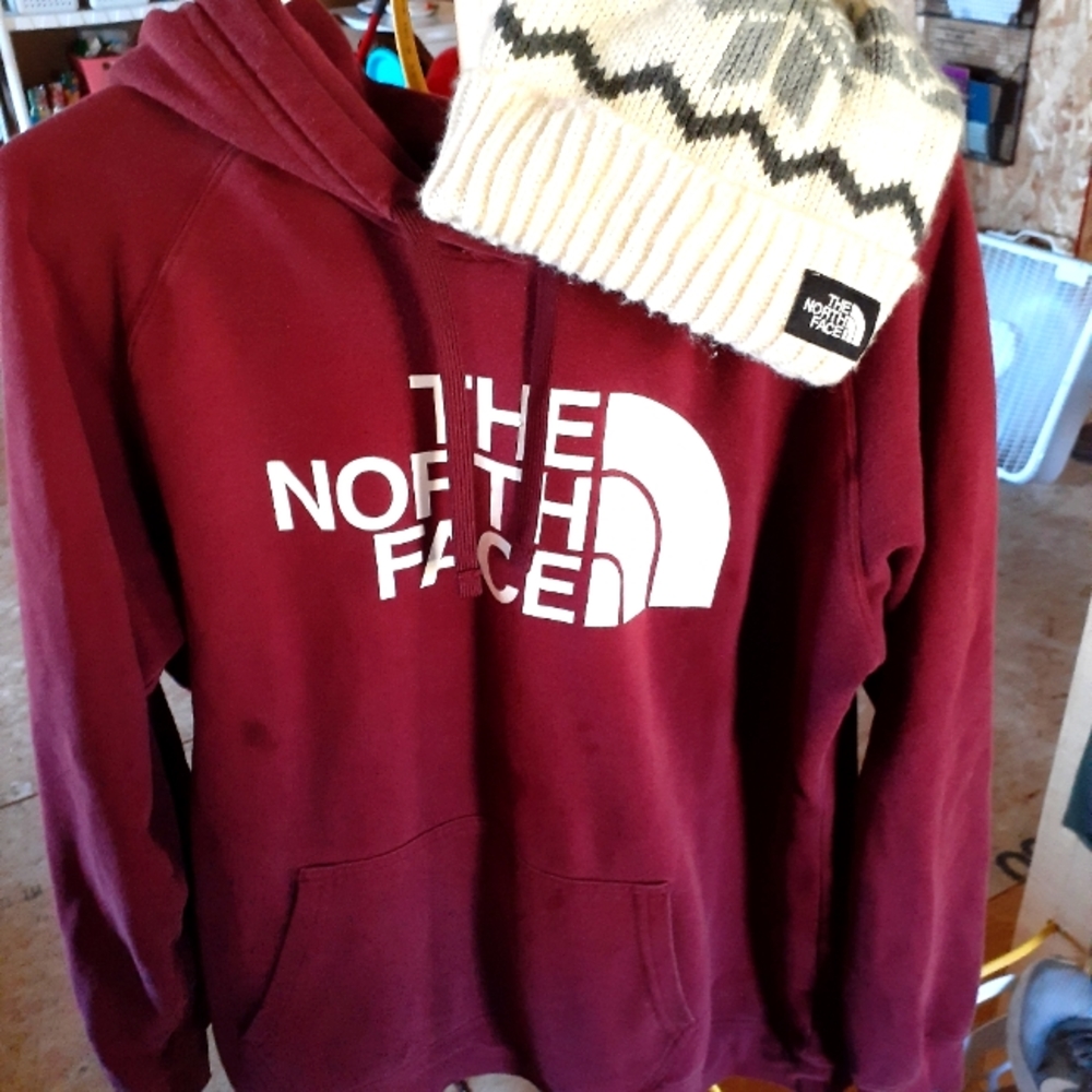 North Face Hoodie with beanie